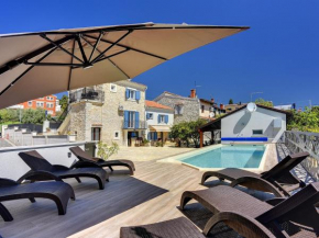 Apartment with swimming pool and private terrace
